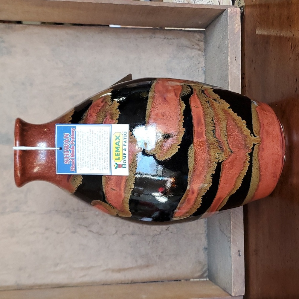 Shiwan Handmade Vase